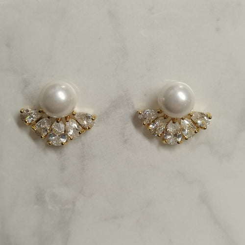 AD605 ARETES DORADOS PERLA CON 5 GOTAS