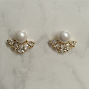 AD605 ARETES DORADOS PERLA CON 5 GOTAS