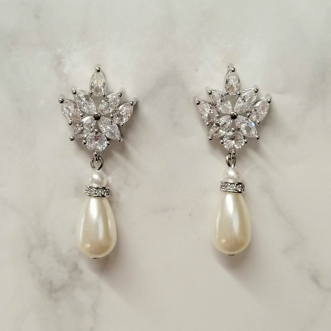 AP641 ARETES PLATA STUD CON PERLA