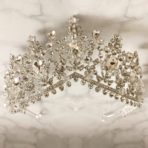 AMALIA TIARA