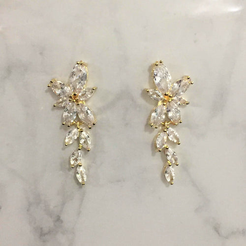 AD557 ARETES DORADOS MARQ MARIPOSA