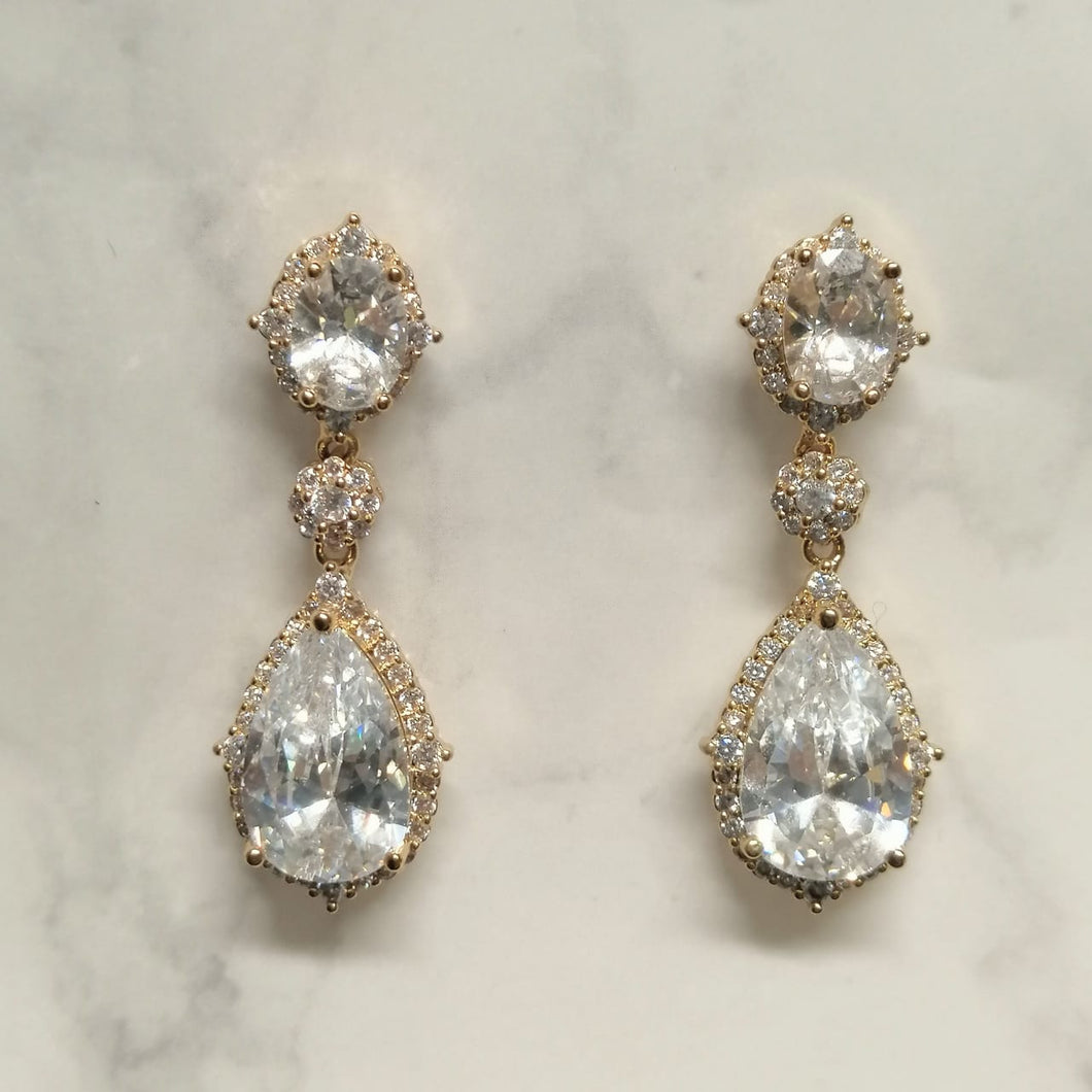 AD428 ARETES DORADOS OVALO-GOTA