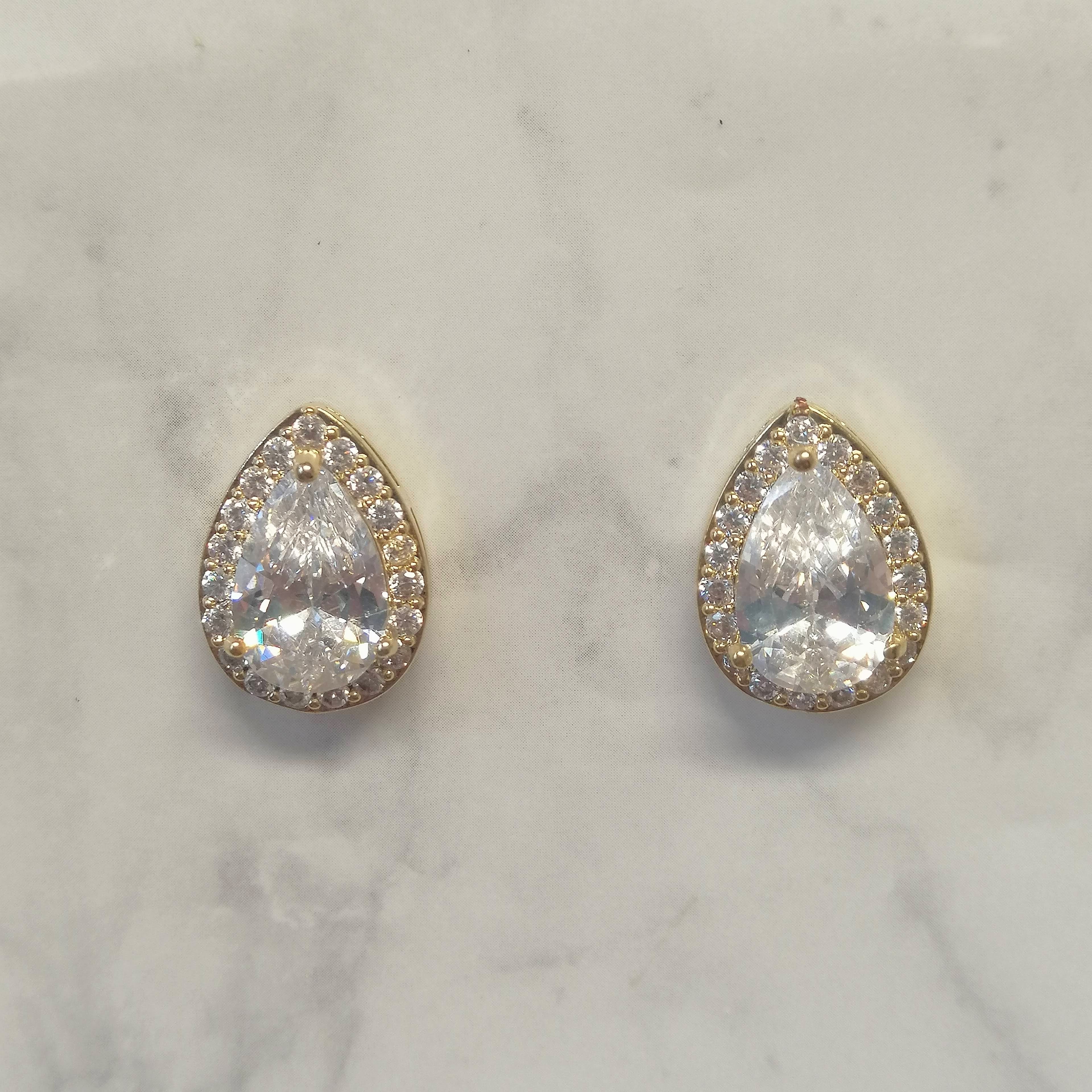 AD179 ARETES DORADOS SOLO GOTA CLASICOS