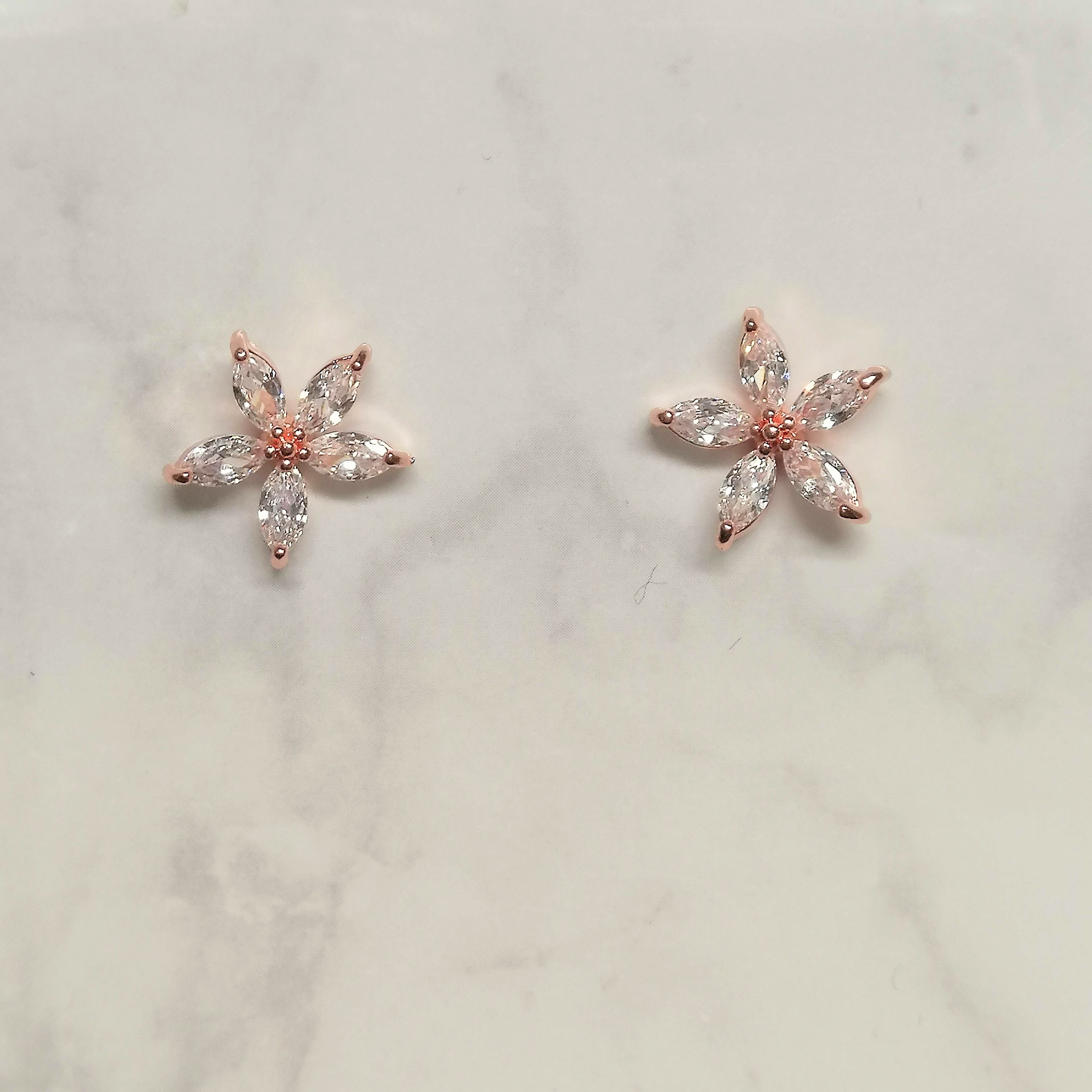 AR248 ARETES ROSA FLOR MINI