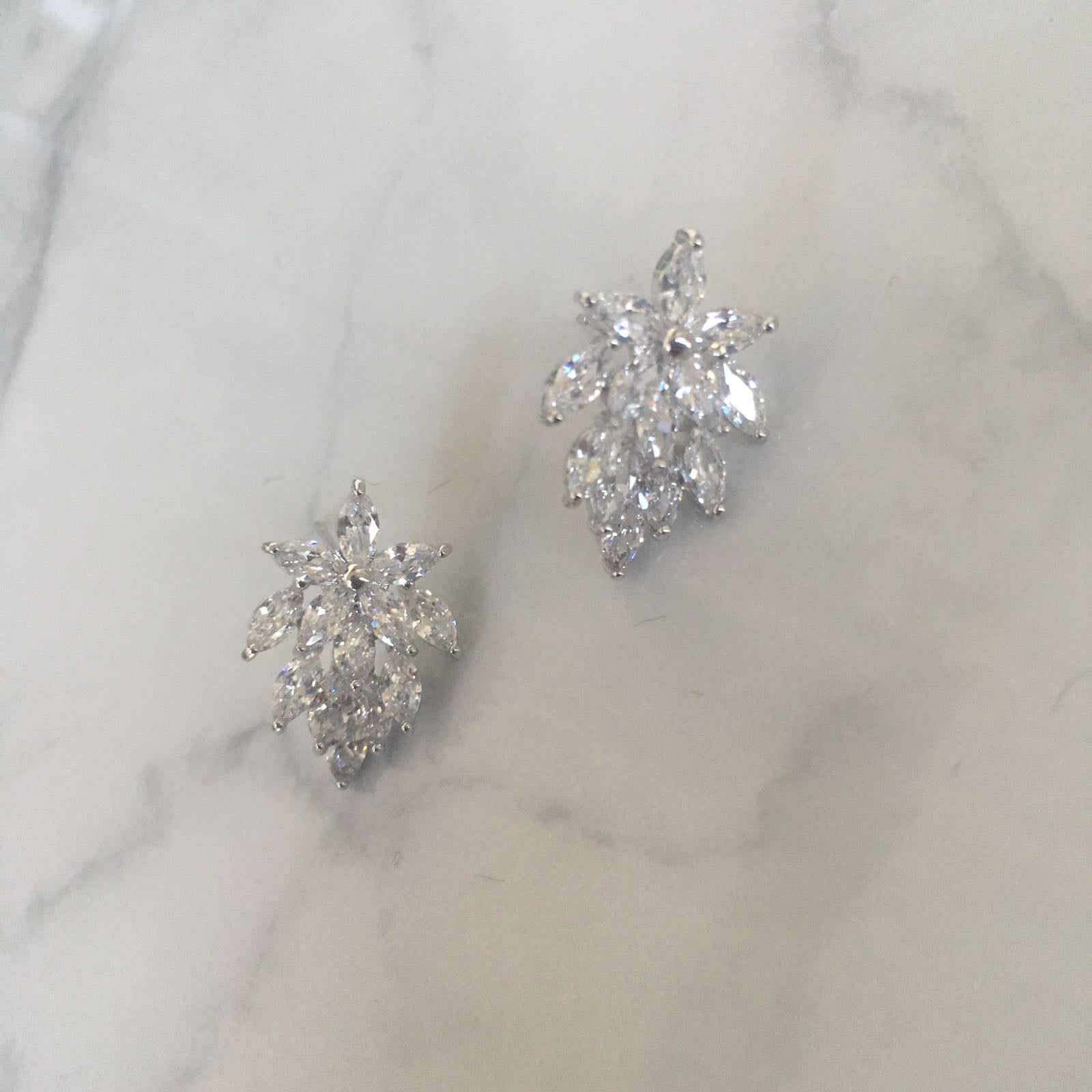 AP307 ARETES PLATA RACIMO
