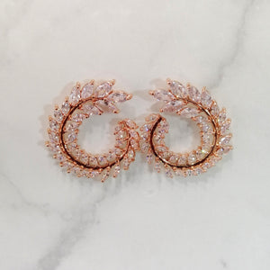 AR868 ARETES ROSAS MARQ SEMICIRC