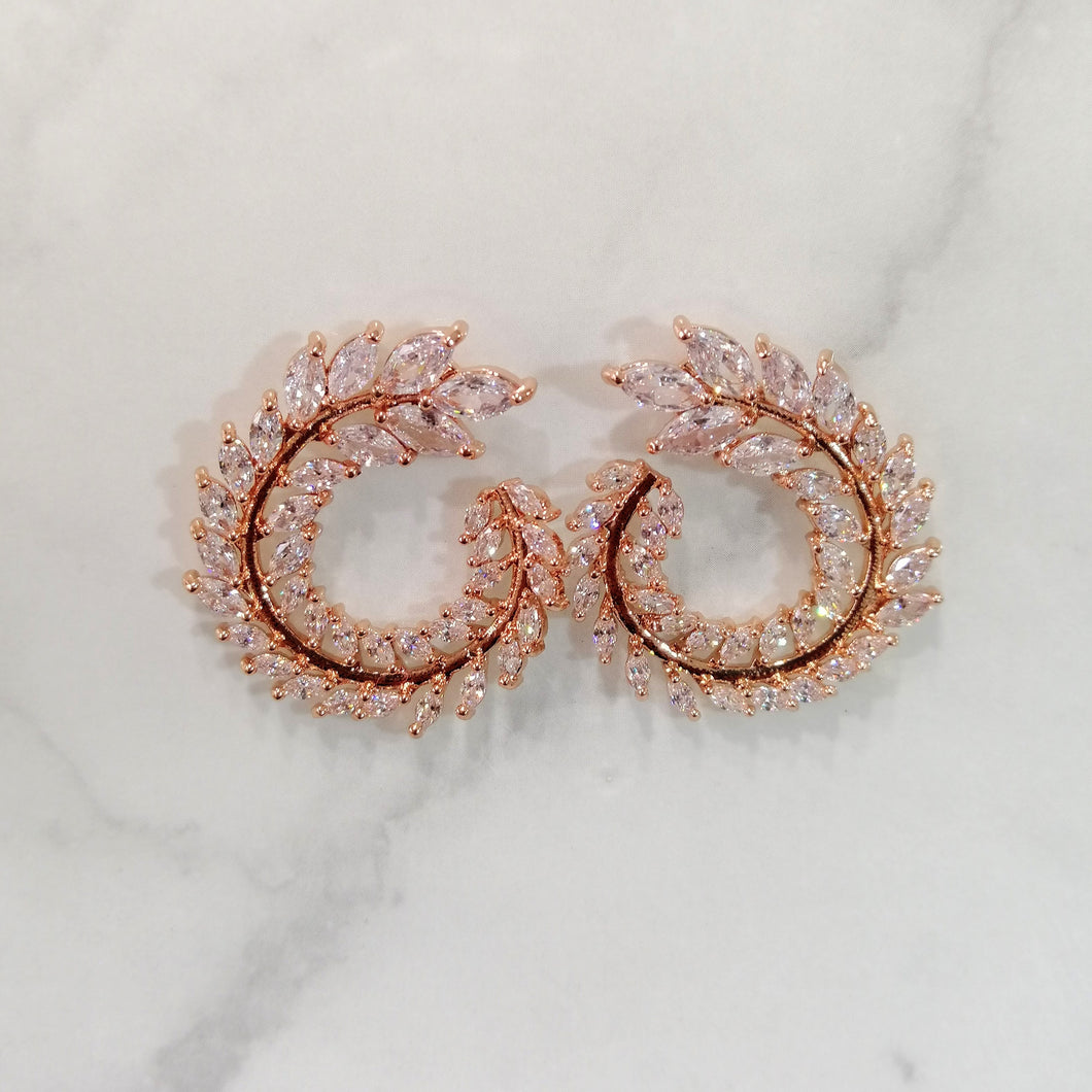 AR868 ARETES ROSAS MARQ SEMICIRC