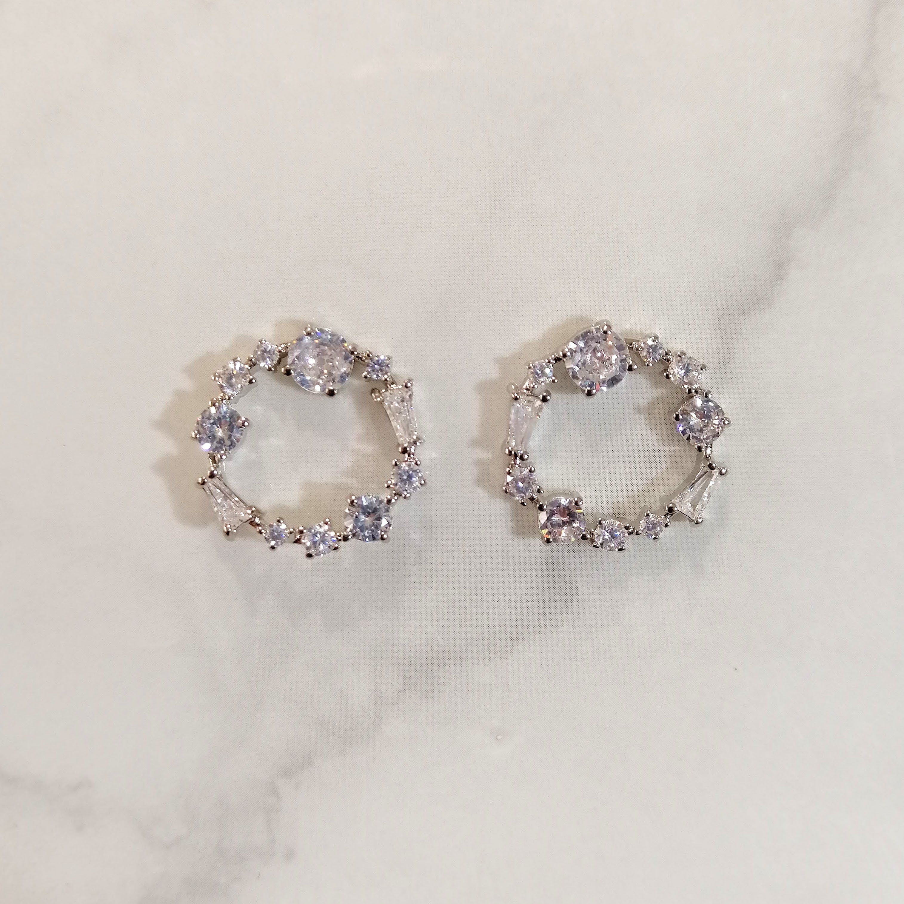 AP855 ARETES PLATEADOS CIRC FORMAS