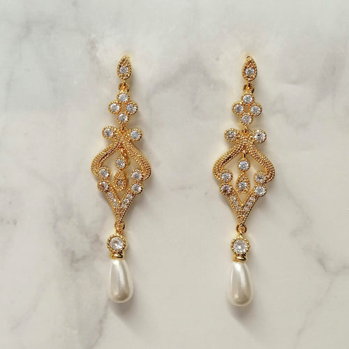 AD646 ARETES DORADOS PLACA